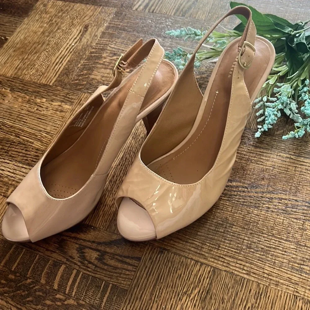 CLARKS  Artisan Beige heels - Picture 3 of 9